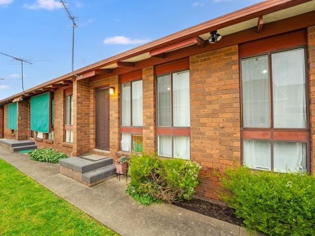 Stylish, Private & Perfectly Positioned!