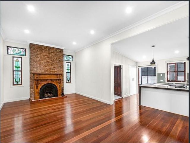 Stylish Queenslander With Granny Flat/Teenagers Retreat/Guest Suite