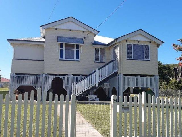 STYLISH QUEENSLANDER IN BOOVAL