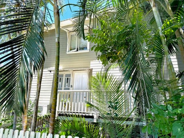 Stylish Queenslander Studio Living in the heart of Mullumbimby
