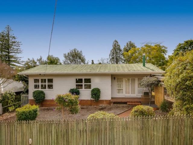 Stylish Rangeville Home Offering Comfort & Convenience!