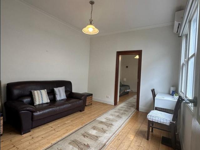 Stylish rear home perfectly positioned in Northcote