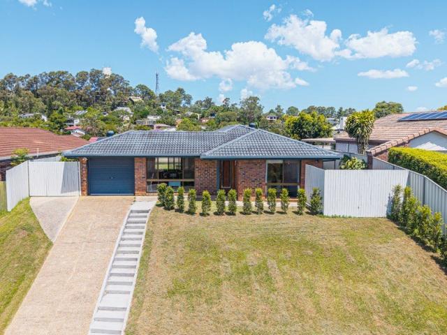 Stylish & Renovated 4 Bedroom Home