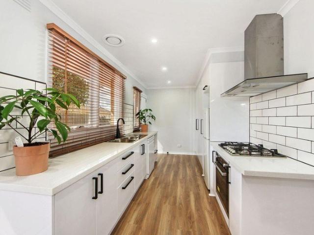Stylish Renovated 2 Bedroom Unit with Spacious Backyard & Deck