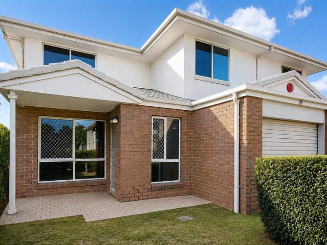 Stylish & Renovated Townhouse in Prestigious School Catchment