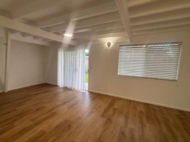 Stylish Renovated Townhouse in Prime Coastal Location