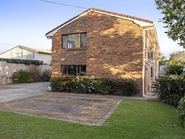 Stylish Renovated Townhouse in Prime East Toowoomba Location
