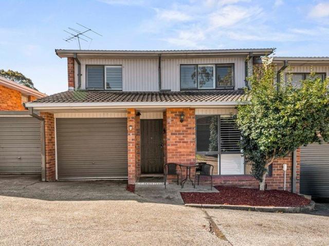 Stylish, Renovated Townhouse In The Heart Of Condell Park!