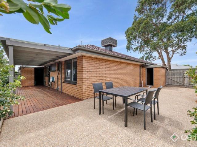 Stylish renovated unit with outdoor entertaining