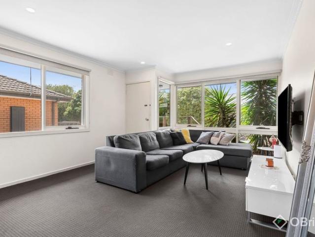 Stylish renovated unit with outdoor entertaining