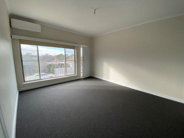Stylish, renovated upstairs 2 bed unit!