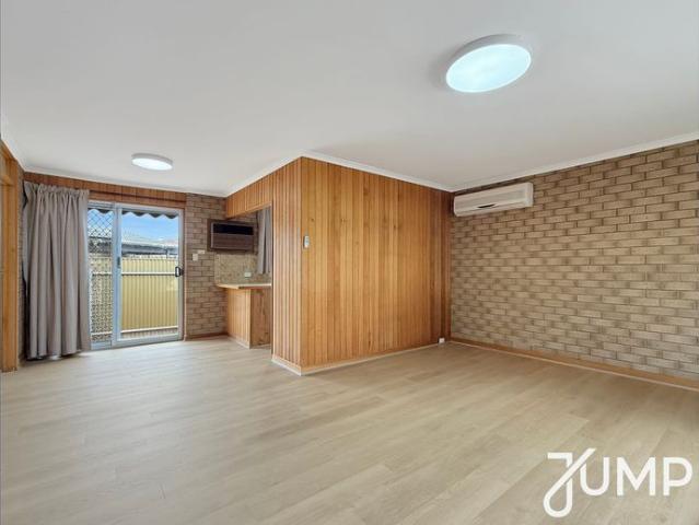 Stylish, Renovated & Well Connected – Ideal for Professionals, Couples, or Students