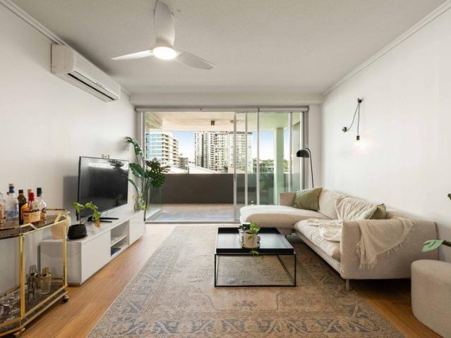 Stylish Renovated Apartment with Versatility & Lifestyle Appeal