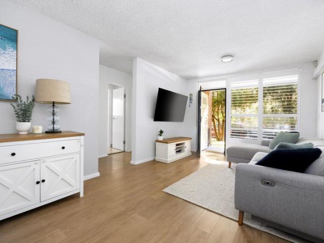 Stylish Renovated Garden Apartment With Parking, 200m To The Village Hub
