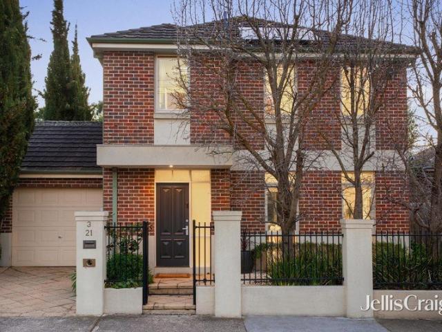 Stylish renovated in outstanding central Kew location