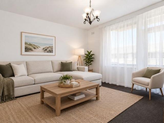 Stylish Renovated Living in Prime Ormond Location