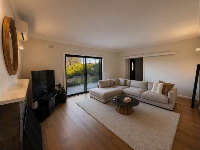Stylish, renovated living in the heart of Rosanna