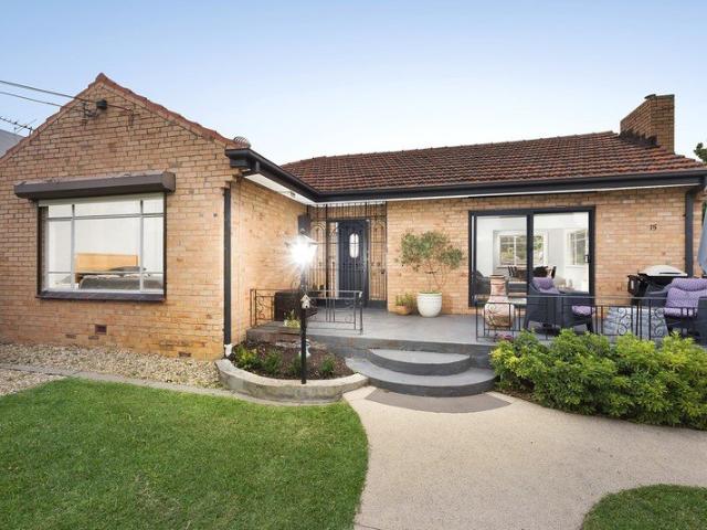Stylish, renovated living in the heart of Rosanna