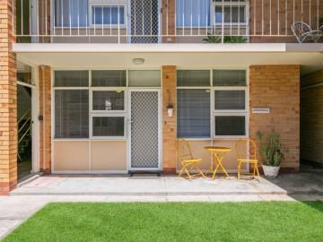 Stylish Renovated One Bedroom Unit in the Heart of Glenelg