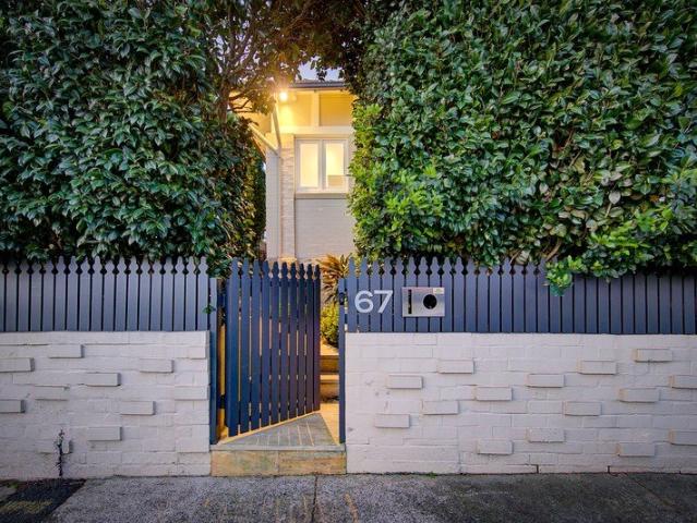 Stylish Renovated Semi, Convenient Locale