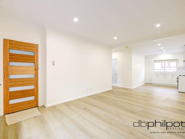 Stylish Renovation in a Quiet Woodville Group!