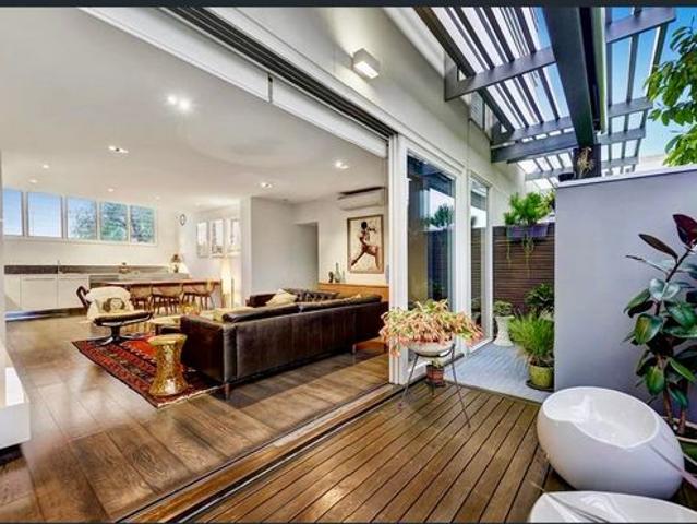 Stylish Richmond Living in a Brilliant Location