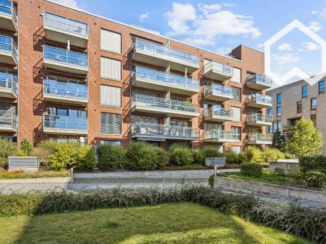 Stylish riverside apartment with 2 bedrooms & 2 bathrooms – all inclusive, Überseestadt, Bremen Amsterdam Apartments for Rent