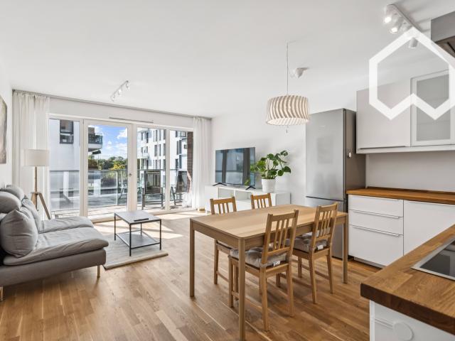 Stylish riverside apartment with 2 bedrooms & 2 bathrooms – all inclusive, Überseestadt
