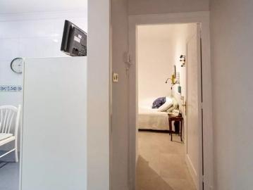 Stylish room in 7 bedroom apartment in Indautxu