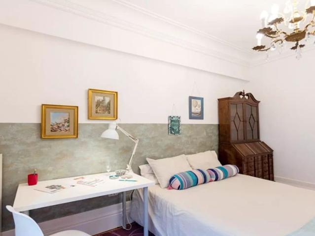 Room in a shared 7 bedroom apartment for rent in Indautxu, Bilbao