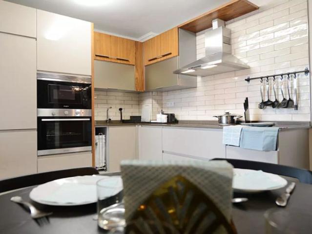 Stylish room in 4 bedroom apartment in Bilbao