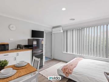 Stylish Rooming House Accommodation — Private Ensuite Room Available from $350 per week with utilities included !