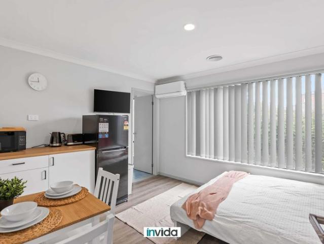 Stylish Rooming House Accommodation — Private Ensuite Room Available from $350 per week with utilities included !