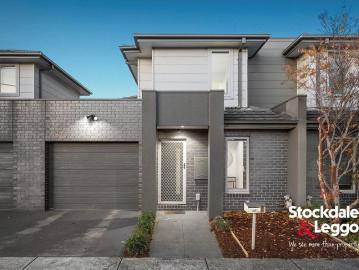 Stylish Street Facing Living in Prime Coburg Location