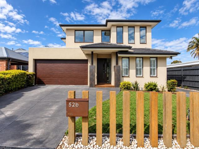 Stylish Street Front Townhouse with Multiple Living Zones