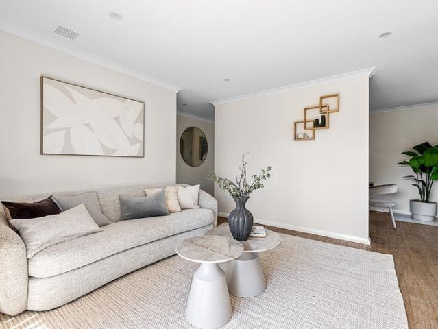 Stylish Street Front Villa Open 4pm 4.15pm Sunday 18 October