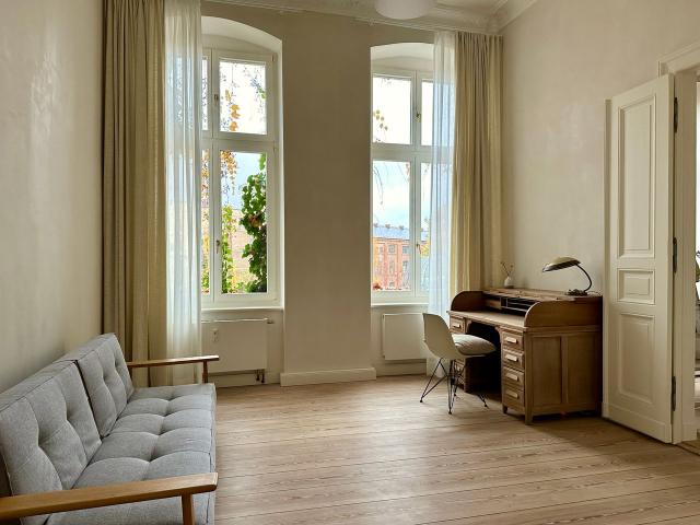 STYLISH STUCCO APPARTEMENT IN THE HISTORIC HECKMANN HÖFE, Berlin Amsterdam Apartments for Rent