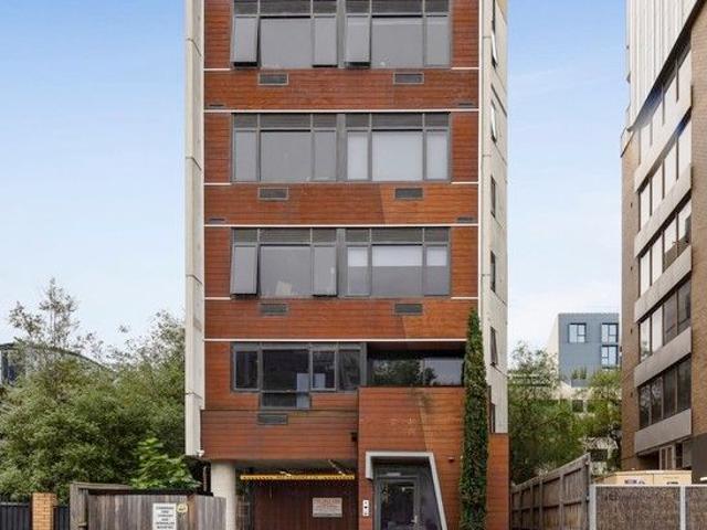 Stylish Student Studio in the Heart of Windsor