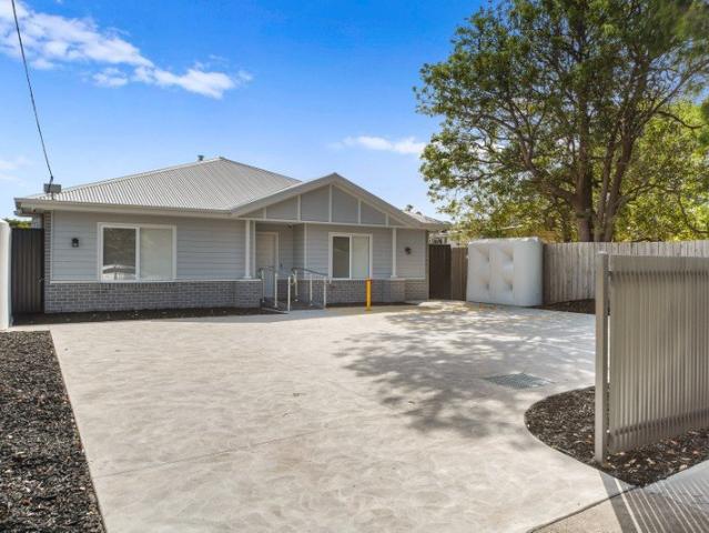 STYLISH STUDIO 1KM TO HOSPITAL AND 1.5KM TO FRANKSTON SHOPS