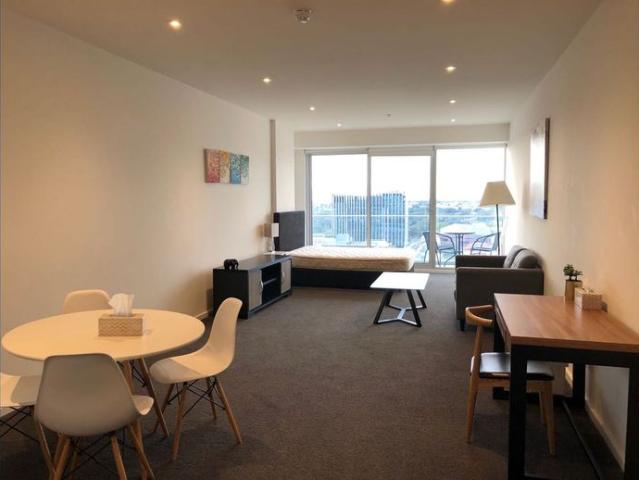 STYLISH STUDIO APARTMENT BOASTING CONVENIENCE