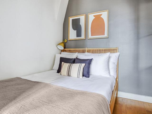 Stylish Studio in the Heart of Paris, Paris Amsterdam Apartments for Rent