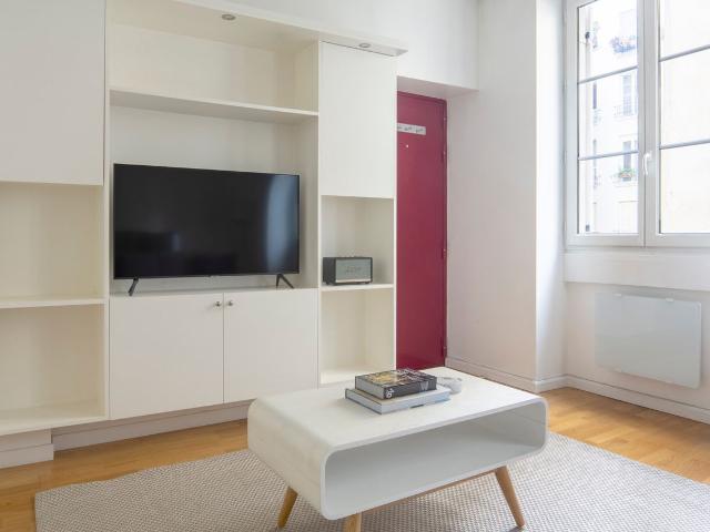Stylish Studio in the Heart of Paris, Paris Amsterdam Apartments for Rent