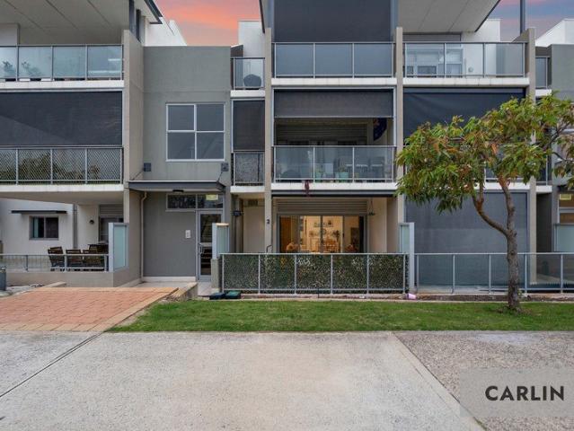 STYLISH SUCCESS LIVING WITH RARE DUAL CAR BAYS WELCOME TO 2/105 WENTWORTH PARADE