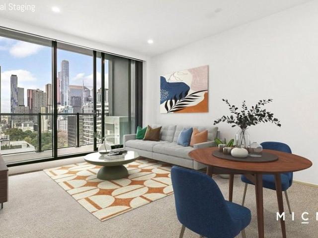 Stylish Sub Penthouse Retreat with Panoramic Views on the Edge of the City