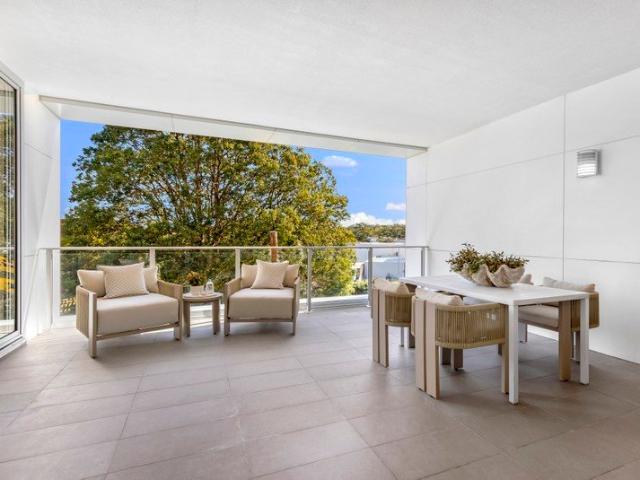 Stylish, Sunlit Apartment in a Convenient Gordon Setting
