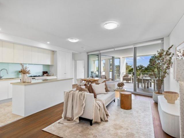 Stylish, Sunlit Apartment in a Convenient Gordon Setting