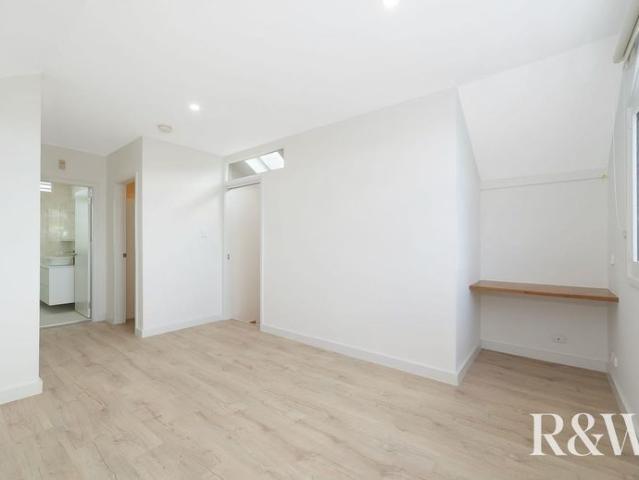 Stylish Sunlit Semi Style Residence | Prime Crows Nest Location | Lifestyle & Convenience
