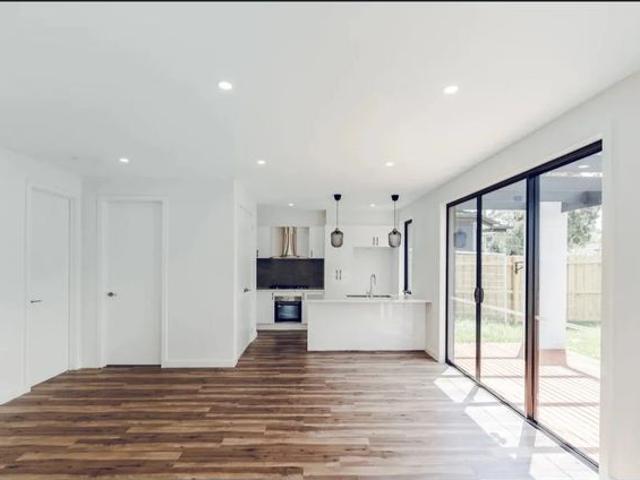 Stylish & Superbly Located