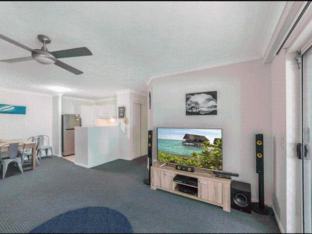 Stylish Surfers Paradise Apartment in Prime Budds Beach Location