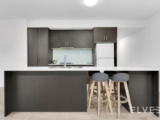 Stylish & Surprisingly Spacious Ground Floor Apartment !
